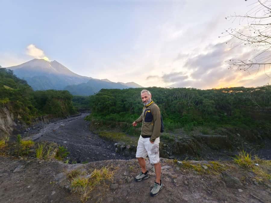 Yogyakarta : Borobudur(climb up temple) & sunrise mt merapi - Relief panels and the “walk-with-meaning” effect