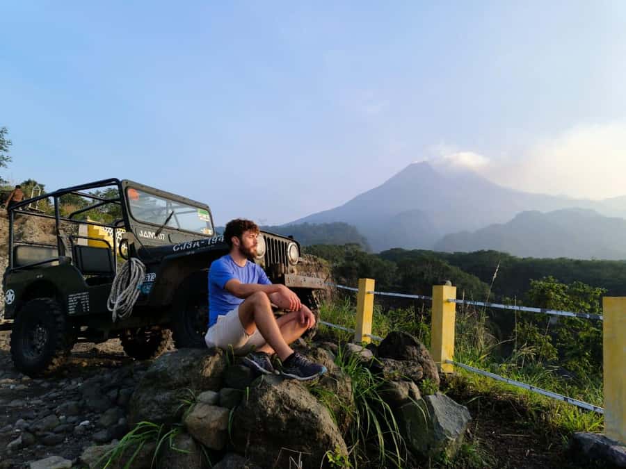 Yogyakarta : Borobudur(climb up temple) & sunrise mt merapi - The Monday climb rule (and what to do about it)