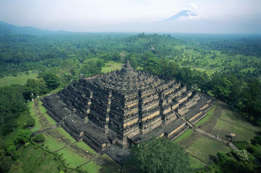 Yogyakarta : Borobudur(climb up temple) & sunrise mt merapi - Riding Merapi in a classic 4WD jeep: Bunker views and real traction