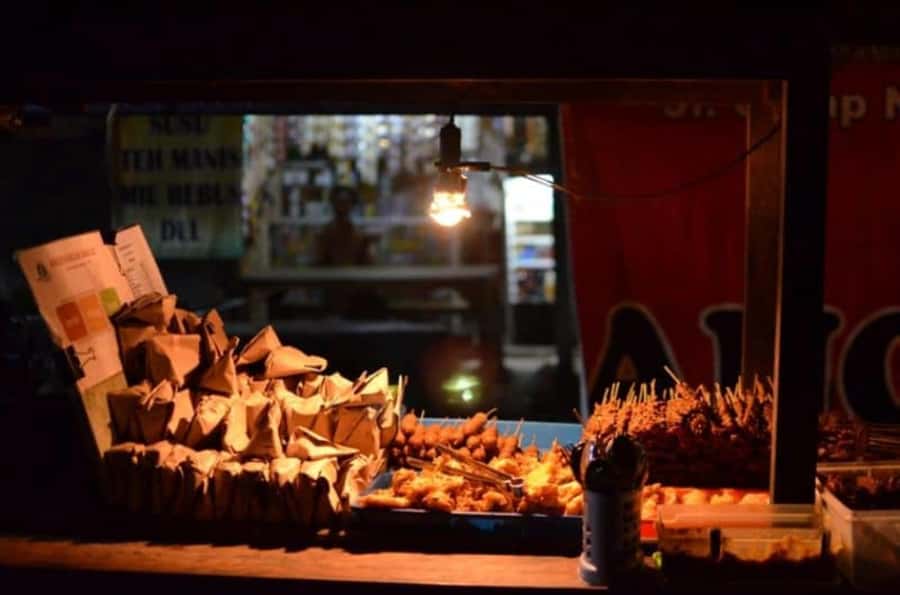 Yogyakarta: Guided City Walk and Food Tour - Malioboro: Photo Stop Energy and a Real Street-Food Bite
