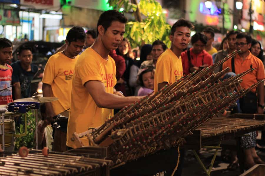 Yogyakarta: Guided City Walk and Food Tour - Tuk-Tuk Style Hops to a Local Restaurant Dinner Break