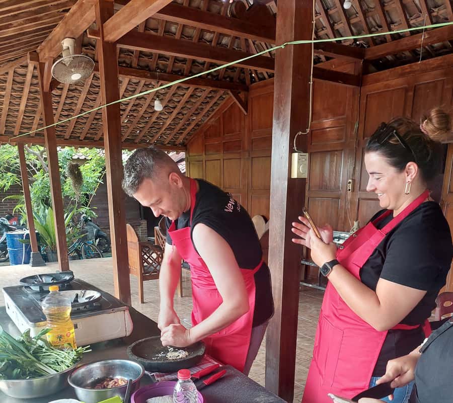 Yogyakarta: Javanese Cooking Class & Market Tour - Inside the Javanese house: how the cooking setup affects your experience