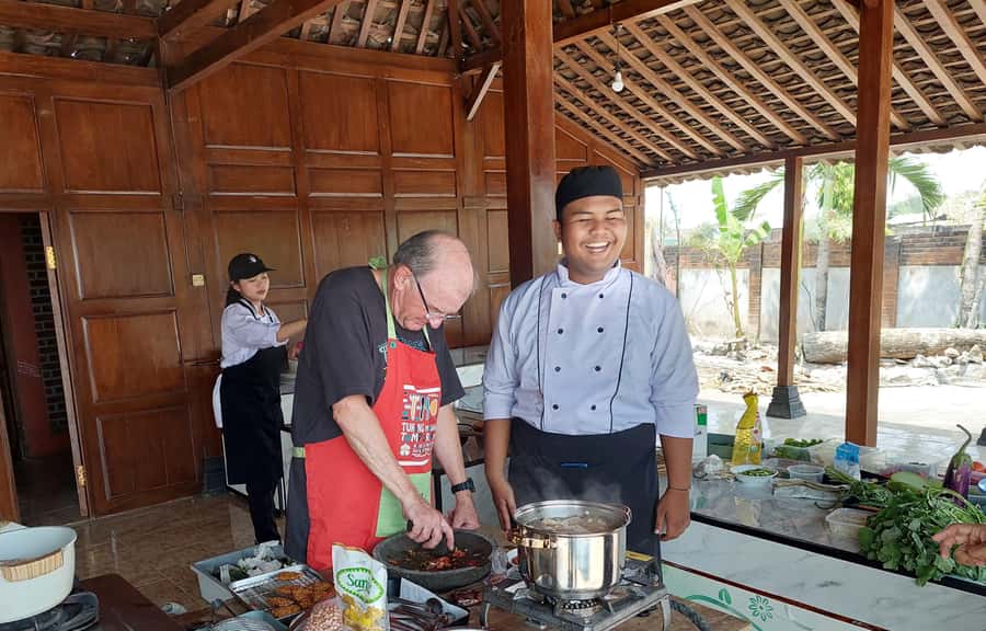 Yogyakarta: Javanese Cooking Class & Market Tour - Your dishes and your meal: tasting what you made