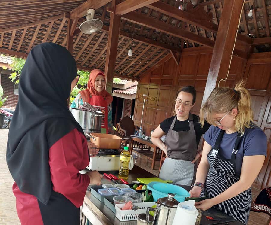Yogyakarta: Javanese Cooking Class & Market Tour - Hands-on level: where you may shine, and where you might want more control