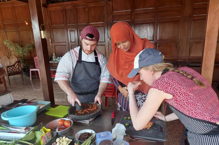 Yogyakarta: Javanese Cooking Class & Market Tour - Practical tips so you feel comfortable from the first pickup