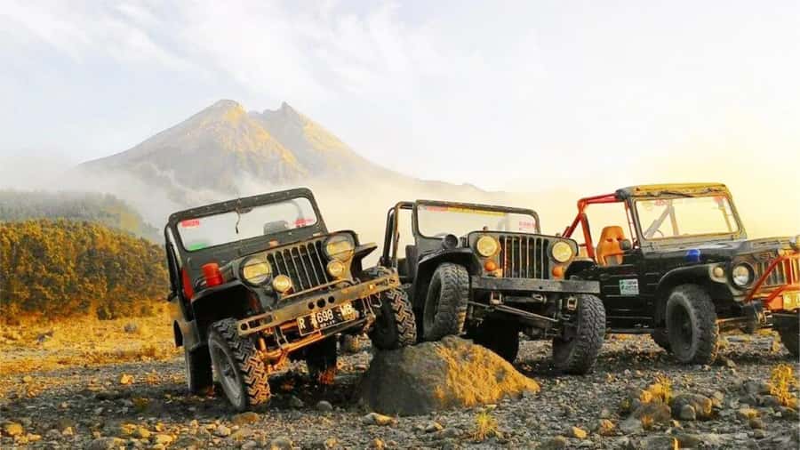 Yogyakarta: Mt Merapi, Jomblang Cave & Timang Beach Day Tour - Timang Beach: gondola over the water, waves for days, and lobster lunch