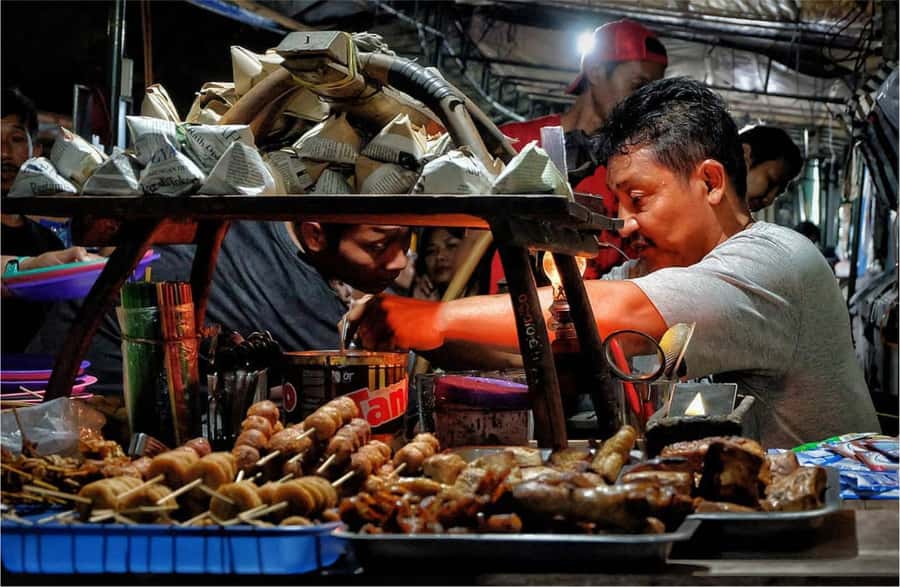 Yogyakarta: Night Walking and Street Food Tasting Tour - Night Walking in Yogya: Why This Format Works