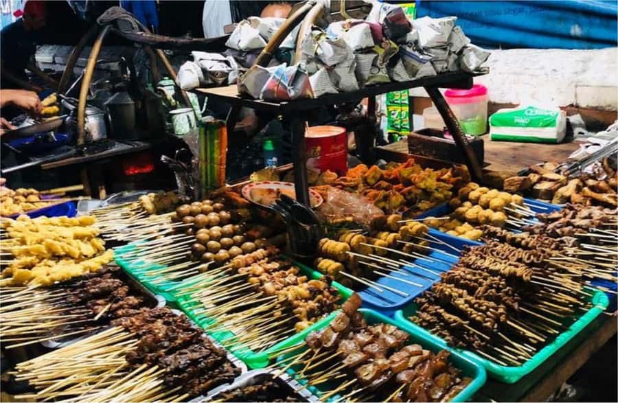 Yogyakarta: Night Walking and Street Food Tasting Tour - Becak Ride: Slow Enough to Look, Fun Enough to Remember