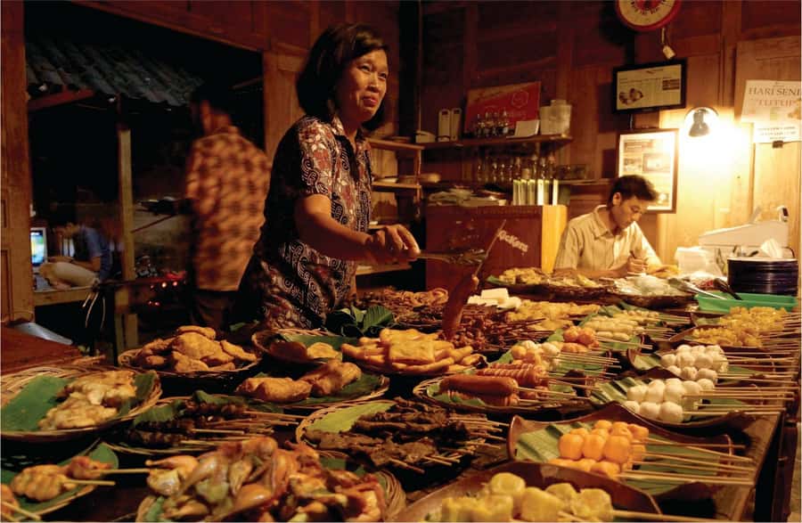 Yogyakarta: Night Walking and Street Food Tasting Tour - Food Tastings That Feel Like a Local Meal
