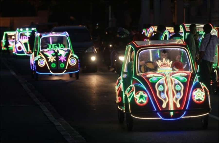 Yogyakarta: Night Walking and Street Food Tasting Tour - Price and Value of $48 for Food, Entrances, and a Becak