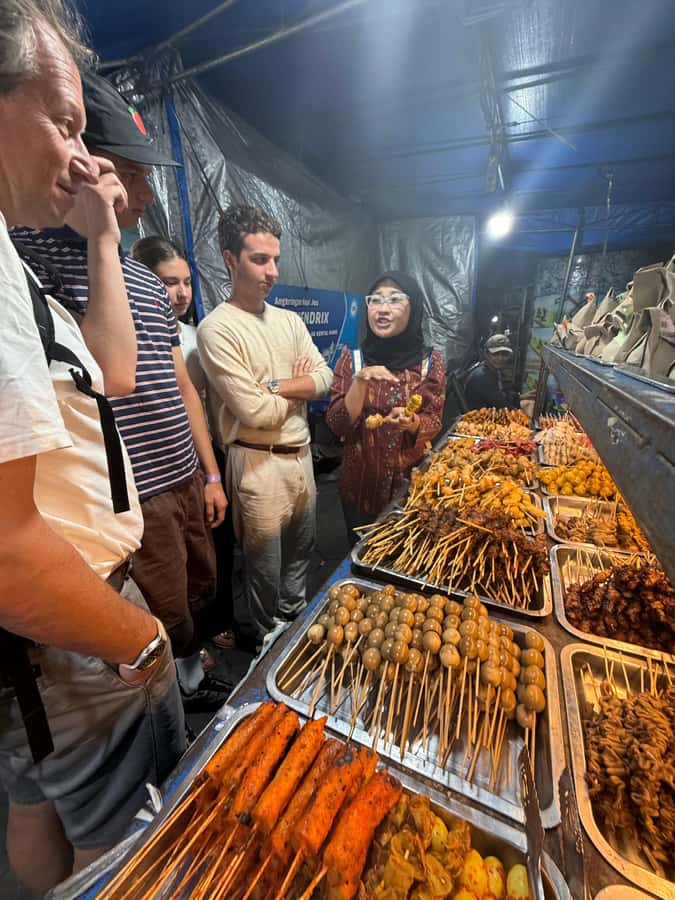Yogyakarta: Nighttime Walk and Food Tour - Where You Start Near Tugu and How the Pace Feels