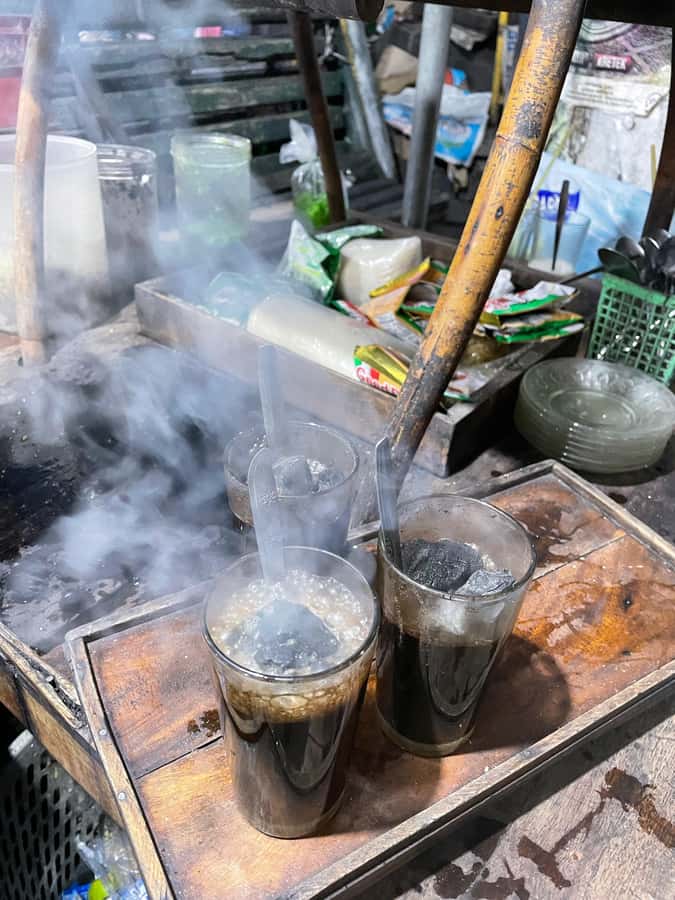 Yogyakarta: Nighttime Walk and Food Tour - Stop 1 to Stop 4: Tugu Area, Then Malioboro Night Snacking