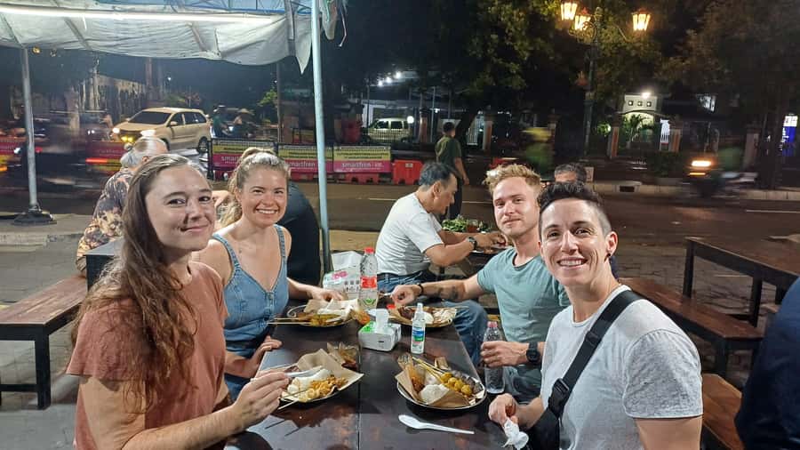 Yogyakarta: Nighttime Walk and Food Tour - The 30-Minute Game Drive at Alun-Alun Kidul: Where Night Fun Gets Real