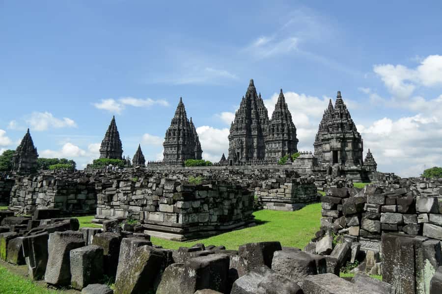 Yogyakarta: Palace, Water Castle & UNESCO Temple Guided Tour - Should You Book This Yogyakarta Palace, Water Castle & UNESCO Tour?