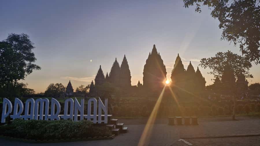 Yogyakarta: Prambanan Tour and Borobudur Climb to the Top - Timing, pacing, and what you’ll do in a 10-hour day