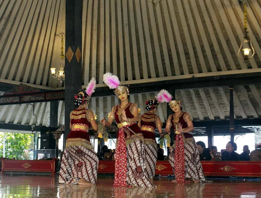 Yogyakarta: Private tour tailored to your needs - Nature hits: Merapi sunrise, Timang Beach, Kedung Kayang, Kedung Pedut, and Mudal River