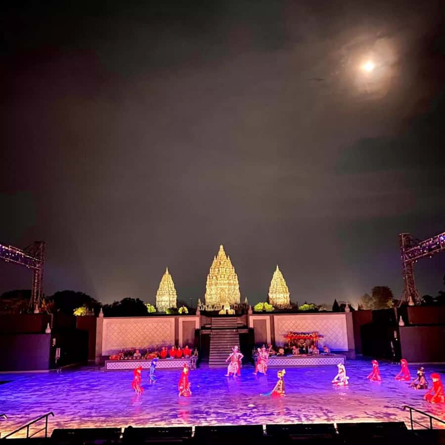 Yogyakarta : Ramayana Ballet Prambanan Show Ticket - From the RAMAYANA BALLET sign to your seat: how the evening runs