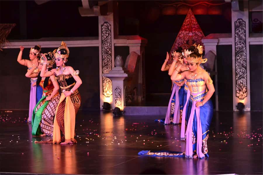 Yogyakarta: Ramayana Show with Transfer, Entry Fee & Dinner - The Ramayana Performance: Dance, Gamelan, Emotion, and the Occasional Spark