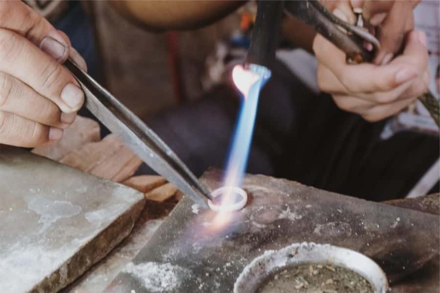 Yogyakarta: Silver Jewelry-Making Course - Snacks, drinks, and the tone of the room