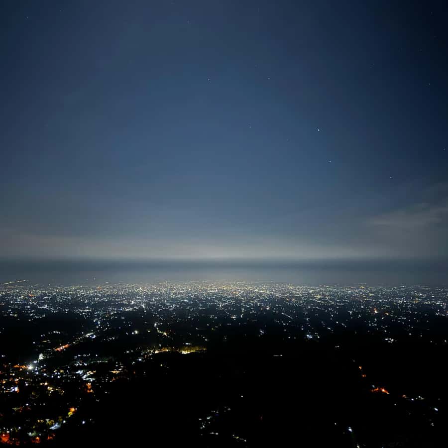 Yogyakarta Volcano: Merapi Volcano on Hilltop (Lava Viewing) - Tour Options: Non-Hiking Viewing vs The 1,700-Step Night Hike