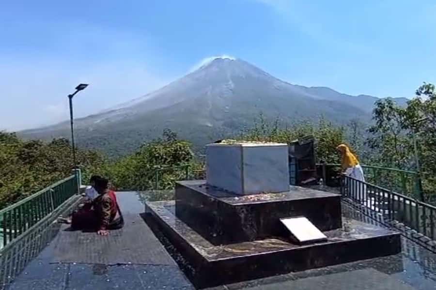 Yogyakarta Volcano: Mount Merapi on Hilltop (Lava View) - Weather Reality Check: Fog Can Change Everything
