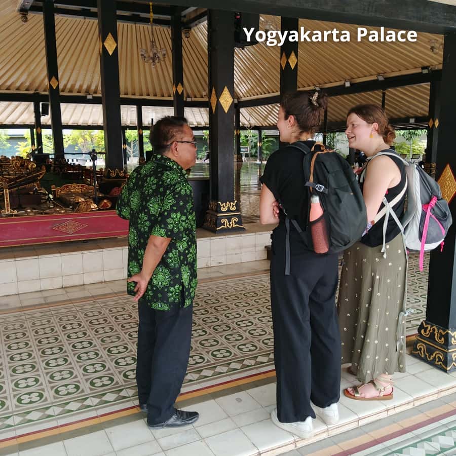 Yogyakarta: Yogyakarta Palace & Water Castle Guided Tour - Kraton Yogyakarta: palace courtyards and court-life details you can actually spot
