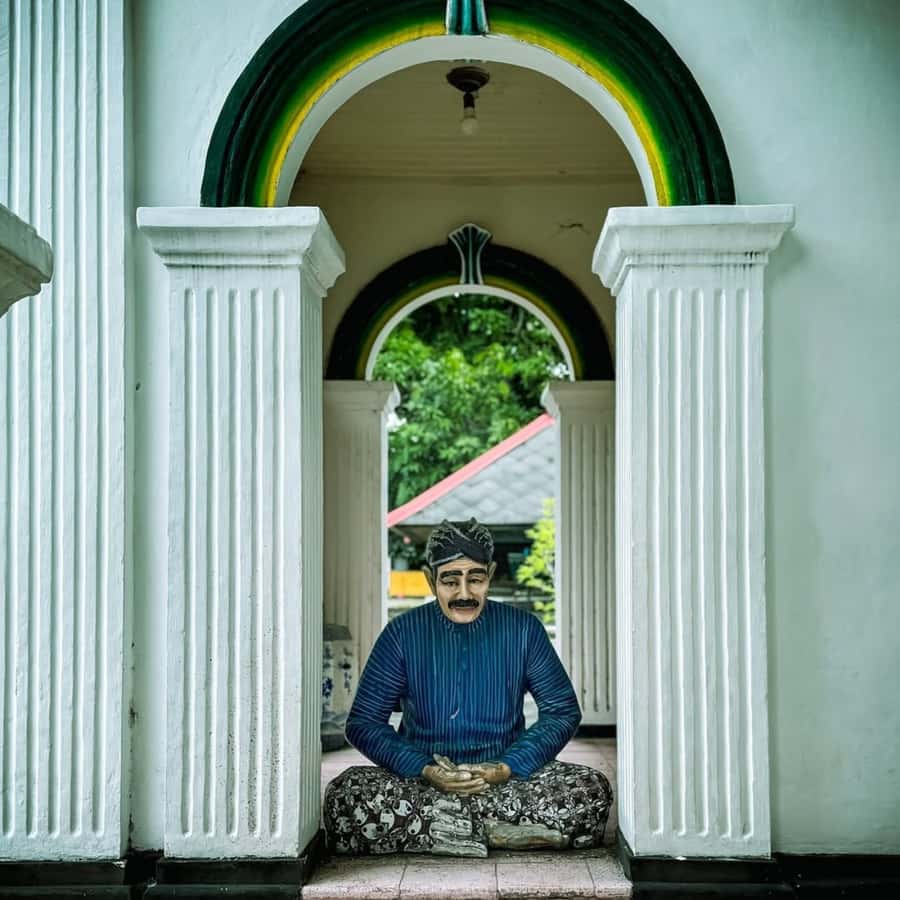 Yogyakarta: Yogyakarta Palace & Water Castle Guided Tour - Who should book, and who might want to skip