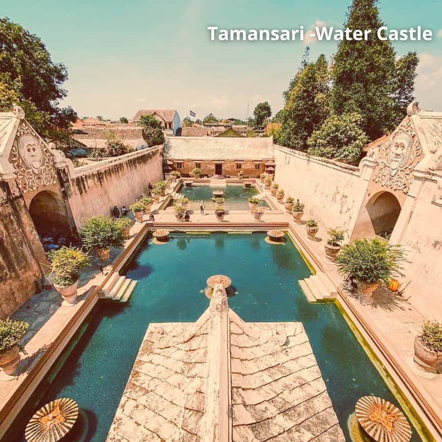 Yogyakarta: Yogyakarta Palace & Water Castle Guided Tour - Should you book the Kraton and Tamansari guided tour?